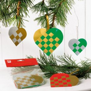 12 styks flettede julehjerter i forskellige strrelser.