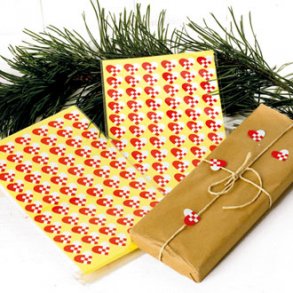 Klistermrke, julehjerte. 2 ark per pakke.