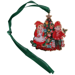 Juleophng i metal. Med juletr og to nisser.